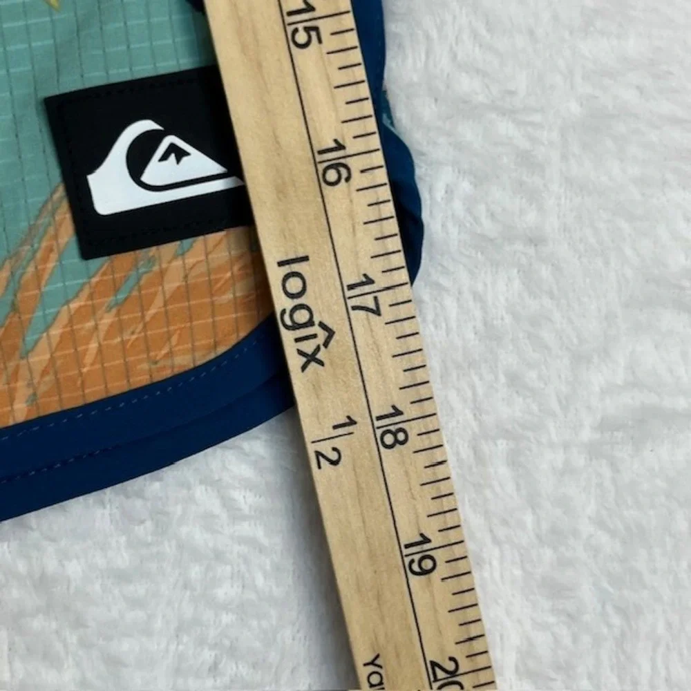 Quiksilver Highline Scallop 19‎ Mens Boardshorts Teal Palm Leaf Size 29 NWT